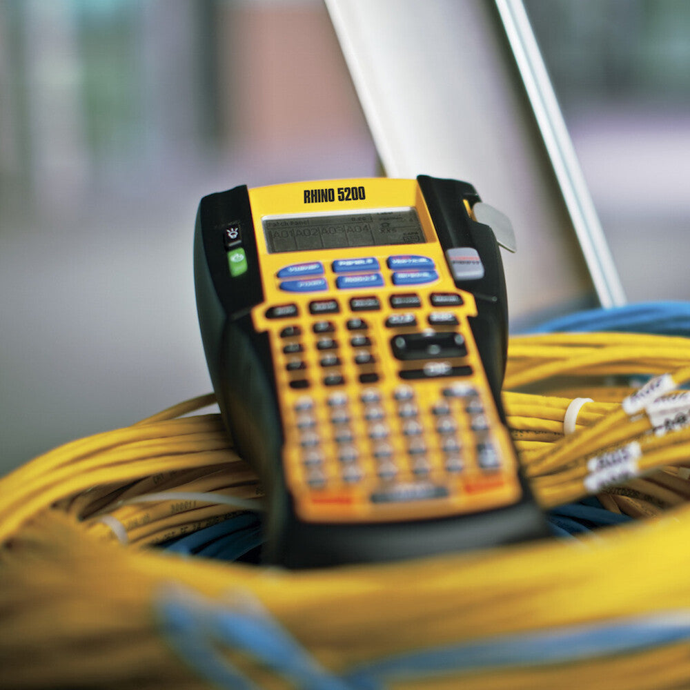 Etiquetadora Dymo Rhino 5200 Industrial Incluye 1 Cinta Vinilo 19mm x 5.5m 1755749