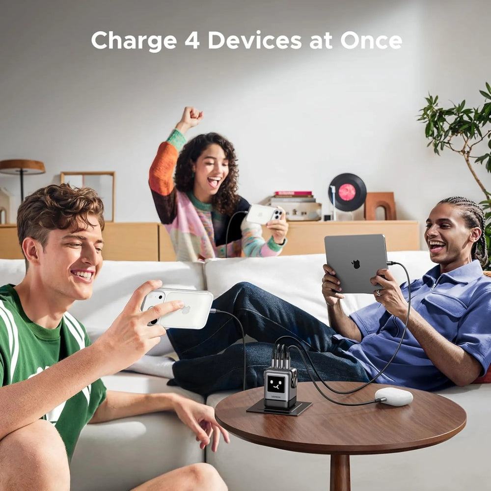 Cargador Ugreen Uno GaN 100W Carga hasta 4 Dispositivos Puertos 3xUSB-C y 1xUSB-A Pantalla Inteligente 45514B