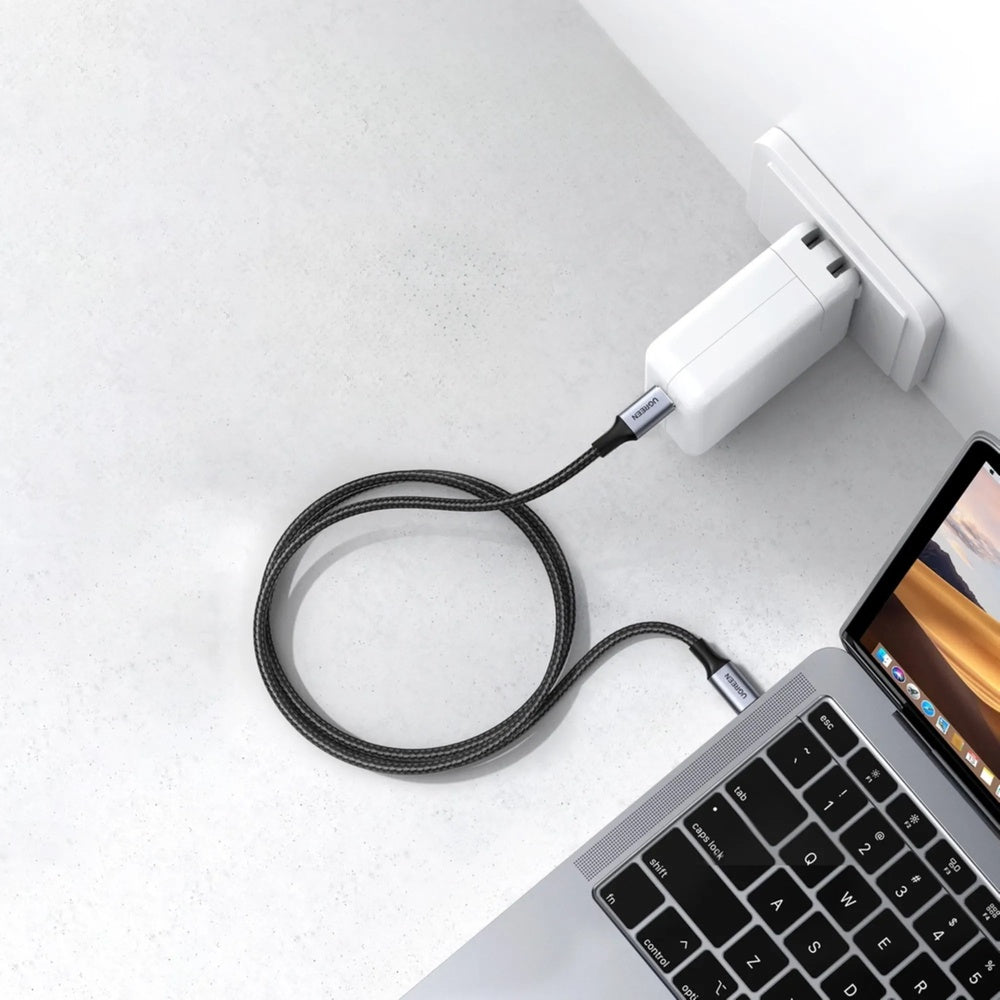 Cable Ugreen USB-C a USB-C 100W Longitud 0.5m Transferencia de Datos Conectores Reforzados Trenzado Nylon Premium 70427