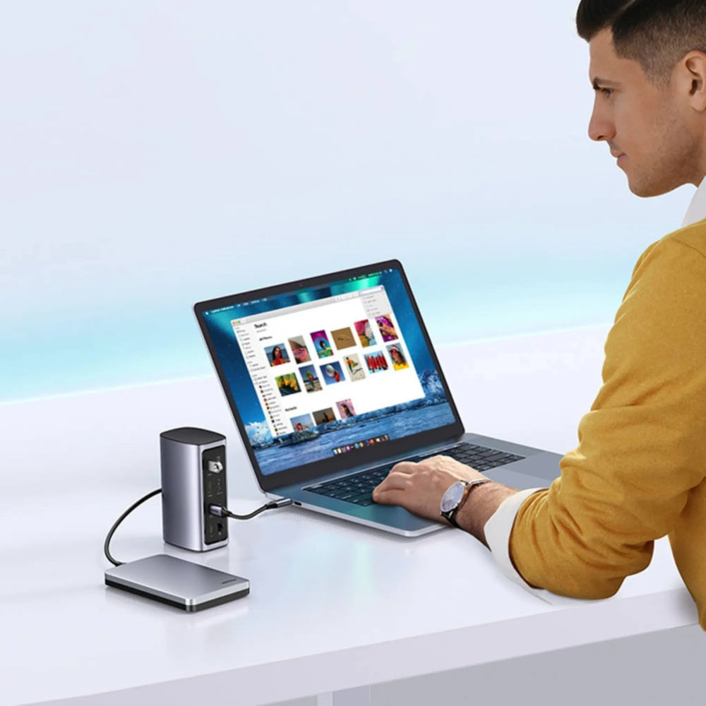 Hub Ugreen Multipuertos 12en1 Conexion USB-C Expande 3 o 4 Monitores WIN MAC PD 100W Transferencia 10Gbps Aluminio 90325