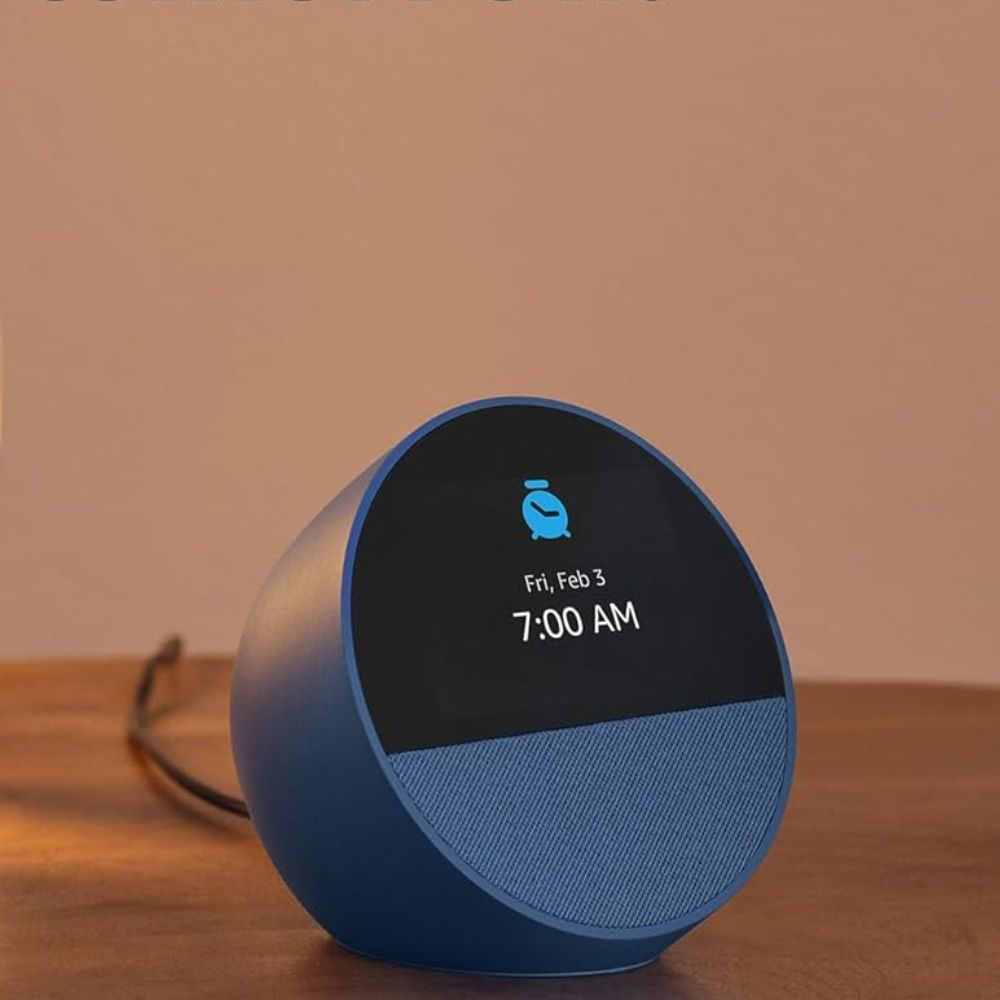 Parlante Amazon Alexa Echo Spot 2024 Sonido Vibrante Pantalla 2.83" 320x240Pixeles 3 Botones color Blanco Azul Oceano BV84J9-BL